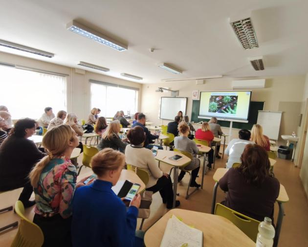 Kai mokiniai atostogauja – mokosi mokytojai.